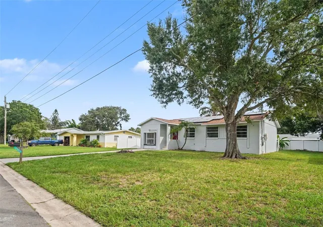 Photo 4 of Single family home for sale at 520 Fairhope Dr, Apollo Beach, FL 33572 | MLS# TB8554054 | Listing updated on 2026-10-02
