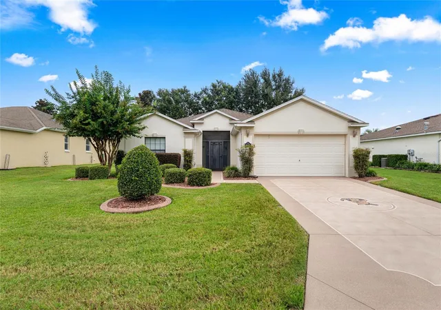Photo 2 of Single family home for sale at 16424 Sw 14th Avenue Rd, Ocala, FL 34473 | MLS# OM733272 | Listing updated on 2026-10-04
