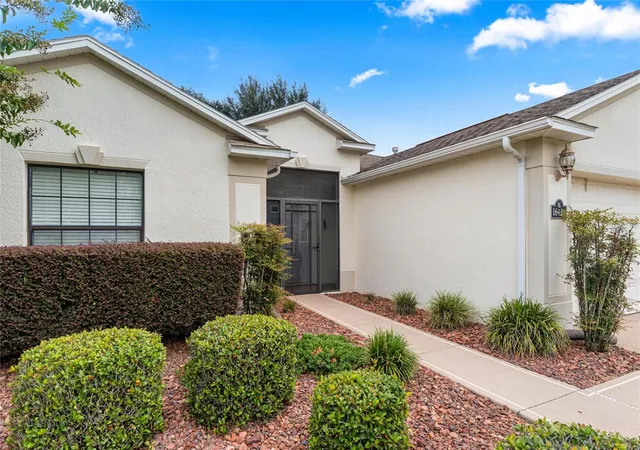 Photo 3 of Single family home for sale at 16424 Sw 14th Avenue Rd, Ocala, FL 34473 | MLS# OM733272 | Listing updated on 2026-10-04