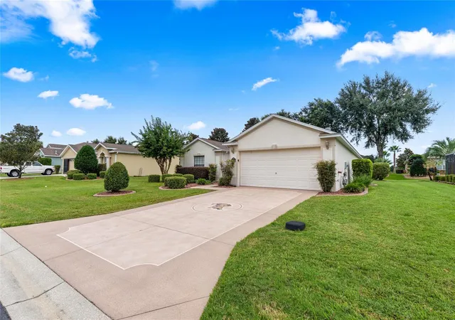 Photo 3 of Single family home for sale at 16424 SW 14th Avenue Rd, Ocala, FL 34473 | MLS# OM733272 | Listing updated on 2026-10-04