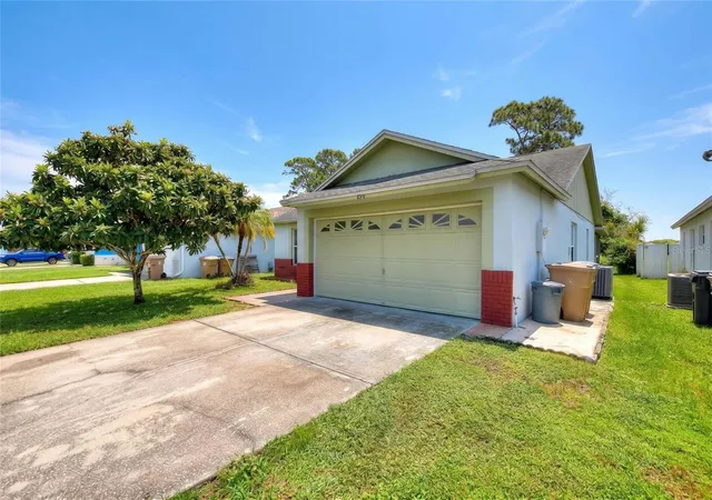 Photo 2 of Single family home for sale at 298 Indian Point Cir, Kissimmee, FL 34746 | MLS# S5158687 | Listing updated on 2026-10-10