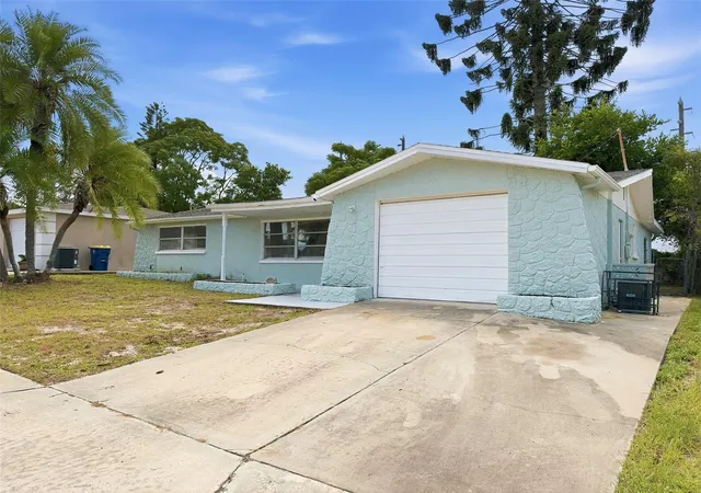Photo 2 of Single family home for sale at 4208 Canterberry Dr, Holiday, FL 34691 | MLS# W7890004 | Listing updated on 2026-10-02