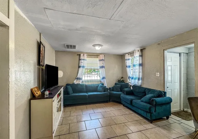 Photo 2 of Single family home for sale at 8307 N Hillsborough Ln, Tampa, FL 33604 | MLS# TB8554069 | Listing updated on 2026-10-04