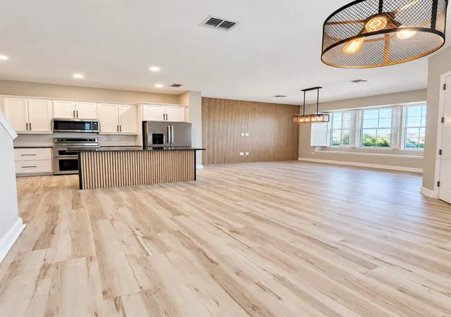 Photo 3 of Single family home for sale at 8582 Powder Ridge Trl, Windermere, FL 34786 | MLS# S5158690 | Listing updated on 2026-10-25