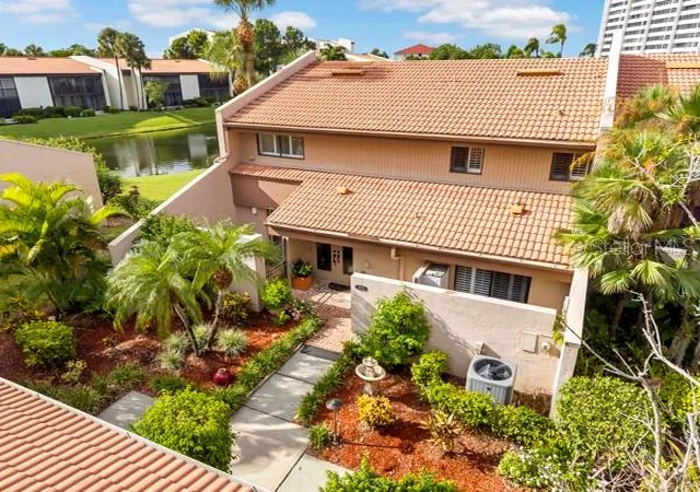 Photo 2 of Townhouse for sale at 4705 S Landings Dr, Fort Myers, FL 33919 | MLS# C7531462 | Listing updated on 2026-10-03