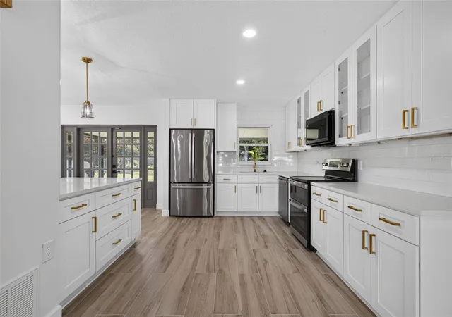 Photo 2 of Single family home for sale at 517 Garden Hts Dr, Winter Garden, FL 34787 | MLS# O6446560 | Listing updated on 2026-10-20