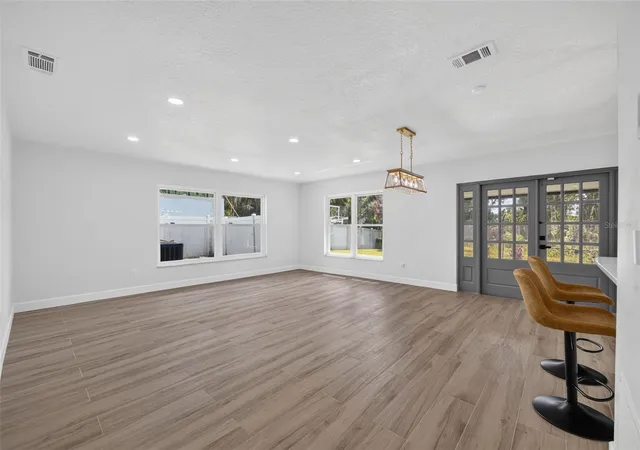 Photo 4 of Single family home for sale at 517 Garden Hts Dr, Winter Garden, FL 34787 | MLS# O6446560 | Listing updated on 2026-10-20