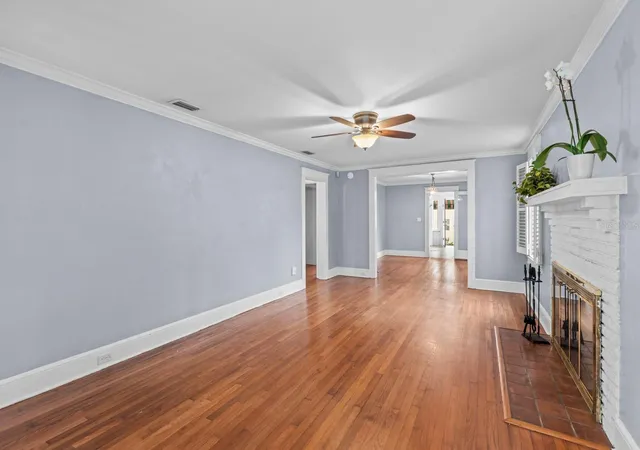 Photo 4 of Single family home for sale at 1002 Delaney Ave, Orlando, FL 32806 | MLS# O6446561 | Listing updated on 2026-10-08