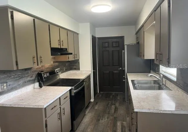 Photo 2 of Single family home for sale at 418 E Hillcrest Ave, Lake Wales, FL 33853 | MLS# S5158696 | Listing updated on 2026-10-02