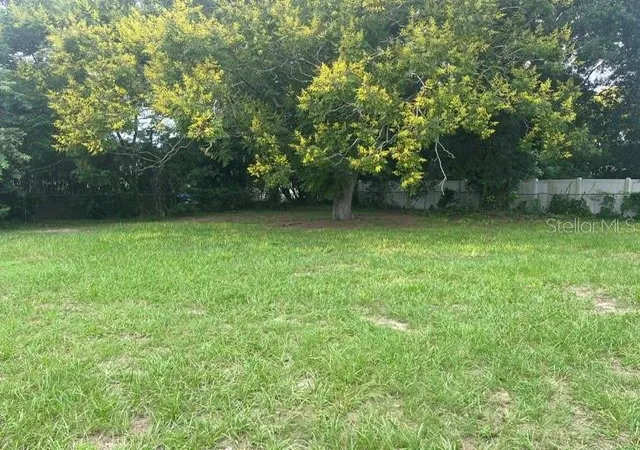 Photo 3 of Single family home for sale at 418 E Hillcrest Ave, Lake Wales, FL 33853 | MLS# S5158696 | Listing updated on 2026-10-02
