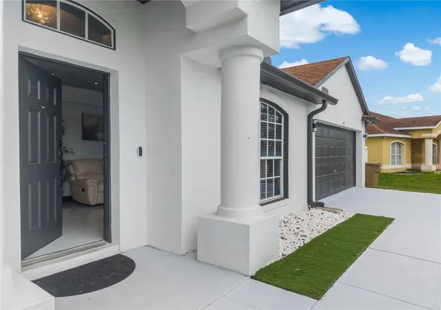 Photo 3 of Single family home for sale at 449 Bridgewater Ct, Kissimmee, FL 34758 | MLS# S5158697 | Listing updated on 2026-10-06