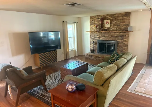 Photo 3 of Single family home for sale at 615 Cambridge Ct, Longwood, FL 32750 | MLS# G5118522 | Listing updated on 2026-10-02
