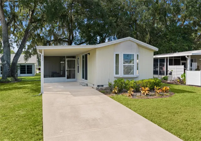 Manufactured home for sale at 622 Cottage Park Ln, LEESBURG, FL 34748 | MLS# OM733286