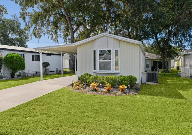 Photo 4 of Manufactured home for sale at 622 Cottage Park Ln, Leesburg, FL 34748 | MLS# OM733286 | Listing updated on 2026-10-09