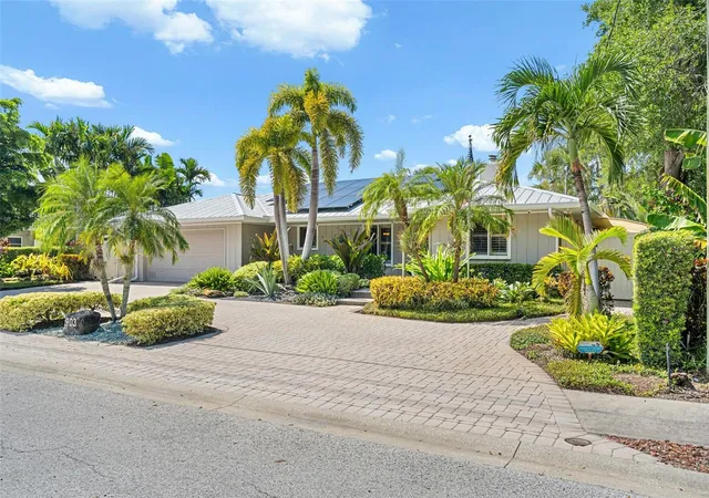 Photo 2 of Single family home for sale at 903 20th Avenue W, Palmetto, FL 34221 | MLS# A4708188 | Listing updated on 2026-10-06