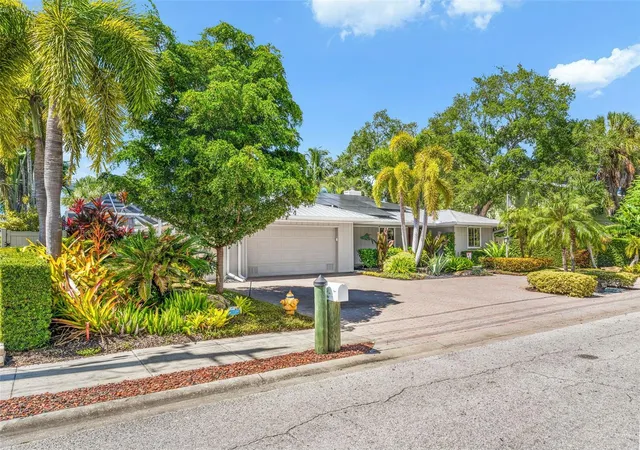 Photo 3 of Single family home for sale at 903 20th Avenue W, Palmetto, FL 34221 | MLS# A4708188 | Listing updated on 2026-10-06