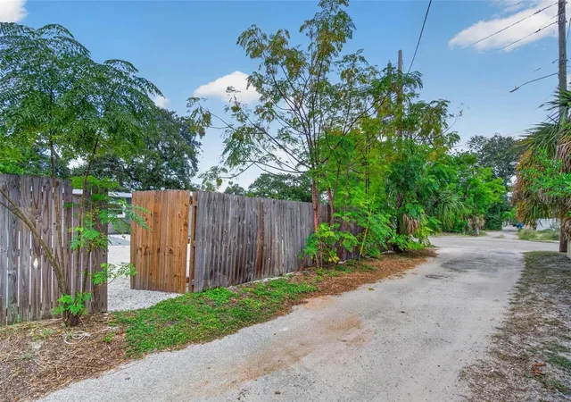 Photo 3 of Single family home for sale at 6200 1st Avenue S, Saint Petersburg, FL 33707 | MLS# TB8554111 | Listing updated on 2026-10-03