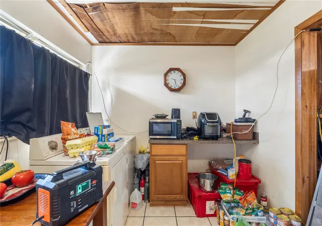 Photo 2 of Single family home for sale at 320 W Terrace Ave, Lake Alfred, FL 33850 | MLS# TB8554118 | Listing updated on 2026-10-05