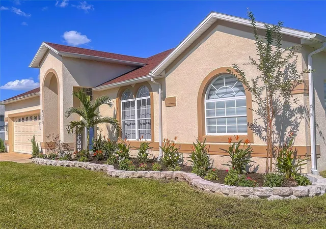 Photo 3 of Single family home for sale at 5315 Coral Vine Ln, Kissimmee, FL 34758 | MLS# O6446585 | Listing updated on 2026-10-06