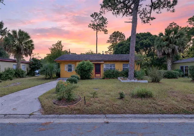 Photo 1 of Single family home for sale at 907 Ne 24th Street, Gainesville, FL 32641 | MLS# GC543919 | Listing updated on 2026-10-06