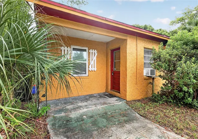 Photo 2 of Single family home for sale at 907 Ne 24th Street, Gainesville, FL 32641 | MLS# GC543919 | Listing updated on 2026-10-06