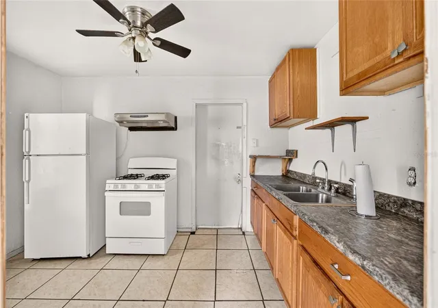 Photo 4 of Single family home for sale at 907 NE 24th Street, Gainesville, FL 32641 | MLS# GC543919 | Listing updated on 2026-10-06