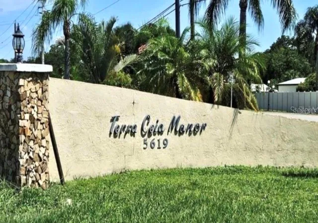 Photo 3 of Manufactured home for sale at 5619 Bayshore Rd #149, Palmetto, FL 34221 | MLS# A4708198 | Listing updated on 2026-10-02