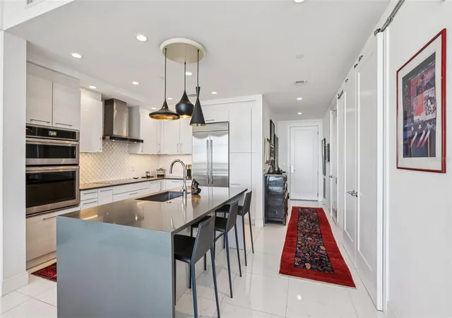 Photo 4 of Condo for sale at 100 1st Avenue N #3806, Saint Petersburg, FL 33701 | MLS# TB8554138 | Listing updated on 2026-10-15