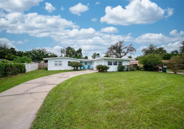 Photo 2 of Single family home for sale at 112 Bell Pl, Winter Park, FL 32792 | MLS# O6446595 | Listing updated on 2026-10-07