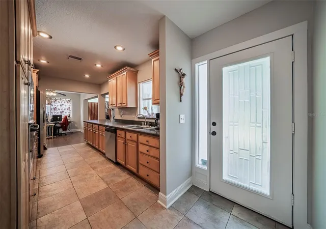 Photo 3 of Single family home for sale at 112 Bell Pl, Winter Park, FL 32792 | MLS# O6446595 | Listing updated on 2026-10-07