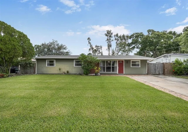 Photo 1 of Single family home for sale at 3705 W Tyson Ave, Tampa, FL 33611 | MLS# TB8554139 | Listing updated on 2026-10-02
