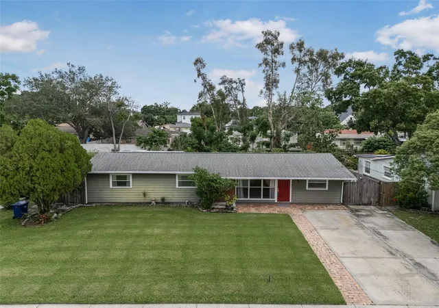 Photo 2 of Single family home for sale at 3705 W Tyson Ave, Tampa, FL 33611 | MLS# TB8554139 | Listing updated on 2026-10-02