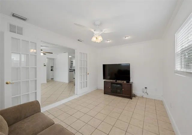 Photo 4 of Single family home for sale at 3705 W Tyson Ave, Tampa, FL 33611 | MLS# TB8554139 | Listing updated on 2026-10-02