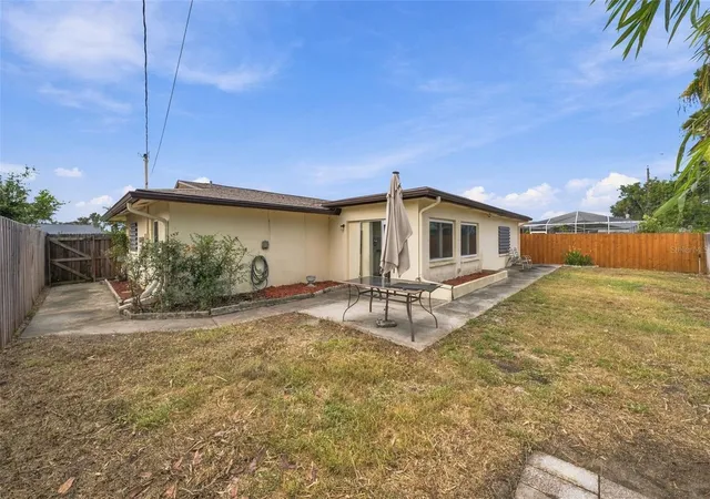 Photo 4 of Single family home for sale at 13823 Wildwood Dr, Largo, FL 33774 | MLS# TB8554140 | Listing updated on 2026-10-06