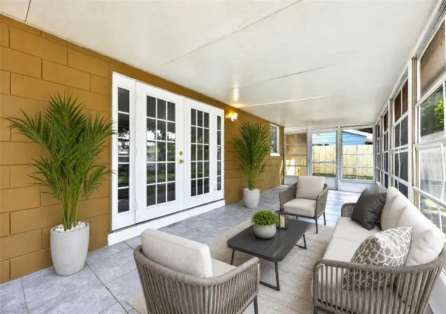 Photo 3 of Single family home for sale at 1752 Peachwood Ln, Orlando, FL 32818 | MLS# O6446606 | Listing updated on 2026-10-06