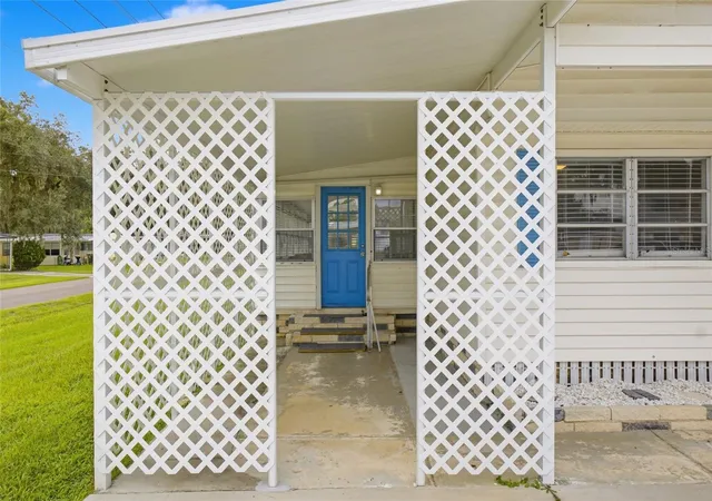 Photo 4 of Manufactured home for sale at 4722 Autumn Palm Dr, Zephyrhills, FL 33542 | MLS# TB8554146 | Listing updated on 2026-10-06