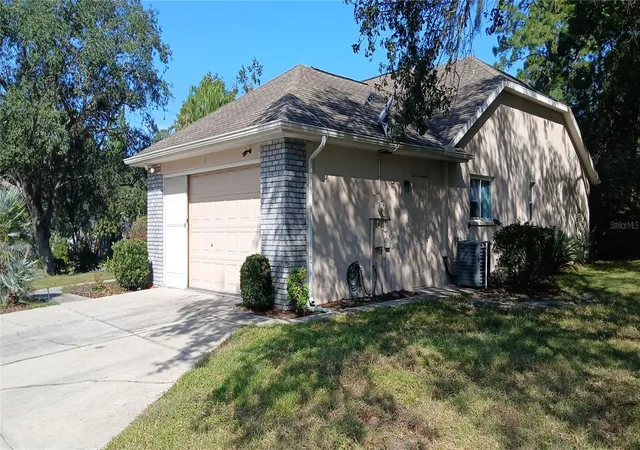 Photo 3 of Single family home for sale at 2 Black Willow Ct N, Homosassa, FL 34446 | MLS# OM733299 | Listing updated on 2026-10-03