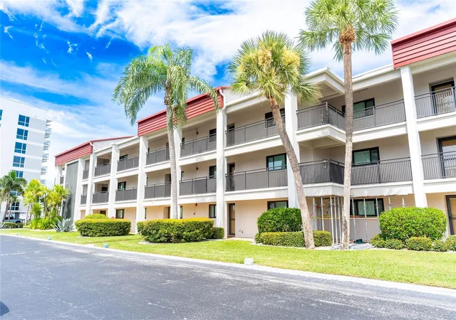 Photo 3 of Condo for sale at 868 Bayway Blvd #304, Clearwater Beach, FL 33767 | MLS# TB8554158 | Listing updated on 2026-10-02