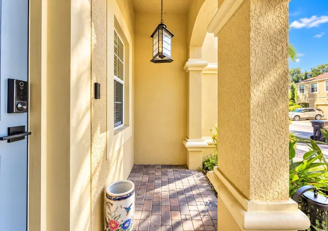 Photo 4 of Townhouse for sale at 9234 Stone River Pl, Riverview, FL 33578 | MLS# TB8554161 | Listing updated on 2026-10-06
