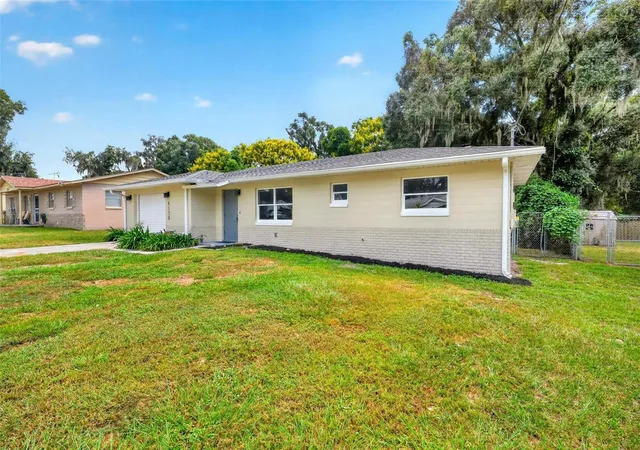 Photo 4 of Single family home for sale at 6138 Highland Ave, Leesburg, FL 34748 | MLS# G5118525 | Listing updated on 2026-10-05