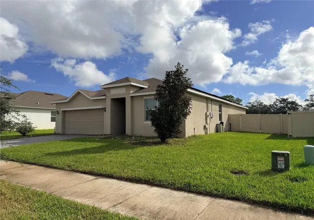 Photo 3 of Single family home for sale at 643 Fairview Ave, Haines City, FL 33844 | MLS# L4965499 | Listing updated on 2026-10-06