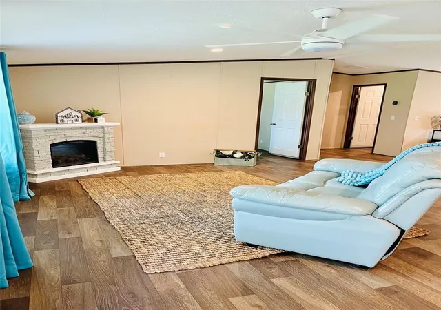 Photo 2 of Manufactured home for sale at 453 Old Hawthorne Rd, Hawthorne, FL 32640 | MLS# GC543922 | Listing updated on 2026-10-04