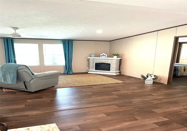 Photo 3 of Manufactured home for sale at 453 Old Hawthorne Rd, Hawthorne, FL 32640 | MLS# GC543922 | Listing updated on 2026-10-04