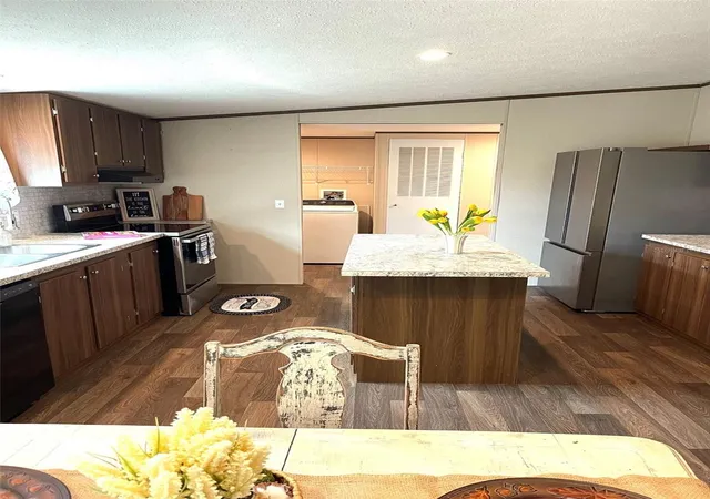 Photo 3 of Manufactured home for sale at 453 Old Hawthorne Rd, Hawthorne, FL 32640 | MLS# GC543922 | Listing updated on 2026-10-04