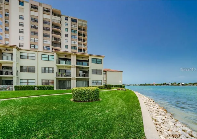 Listing Photo 4 - Condo for sale in building located at 6265 Sun Blvd, St. Petersburg, FL 33715 - Unit #805