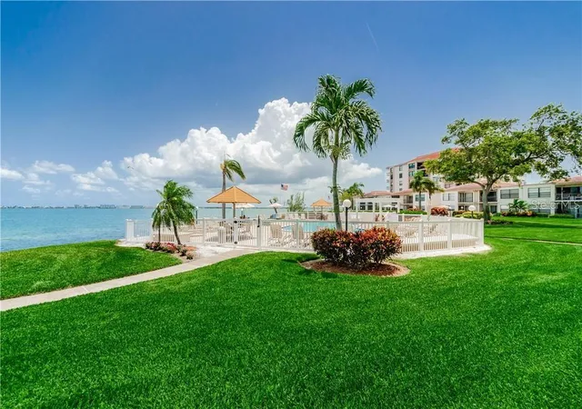 Listing Photo 5 - Condo for sale in building located at 6265 Sun Blvd, St. Petersburg, FL 33715 - Unit #805