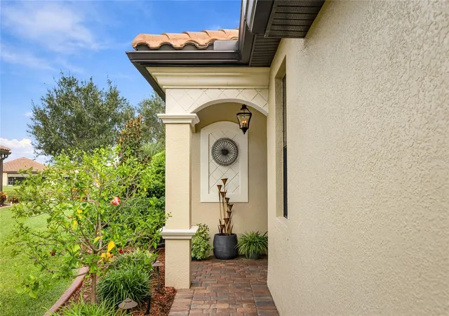 Photo 2 of Single family home for sale at 20297 Tesoro Dr, Venice, FL 34293 | MLS# A4708213 | Listing updated on 2026-10-08
