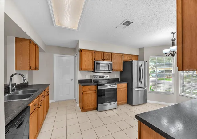 Photo 3 of Single family home for sale at 4002 Levonshire Pl, Valrico, FL 33596 | MLS# TB8554164 | Listing updated on 2026-10-09