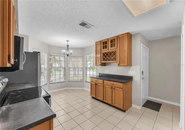 Photo 4 of Single family home for sale at 4002 Levonshire Pl, Valrico, FL 33596 | MLS# TB8554164 | Listing updated on 2026-10-09