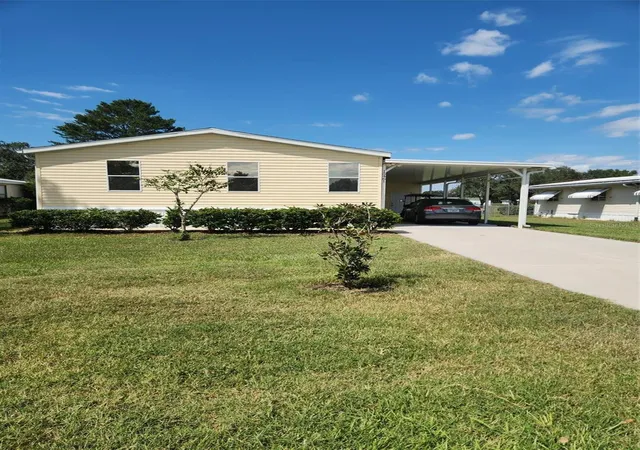 Photo 2 of Manufactured home for sale at 15461 Brookridge Blvd, Brooksville, FL 34613 | MLS# W7890012 | Listing updated on 2026-10-15
